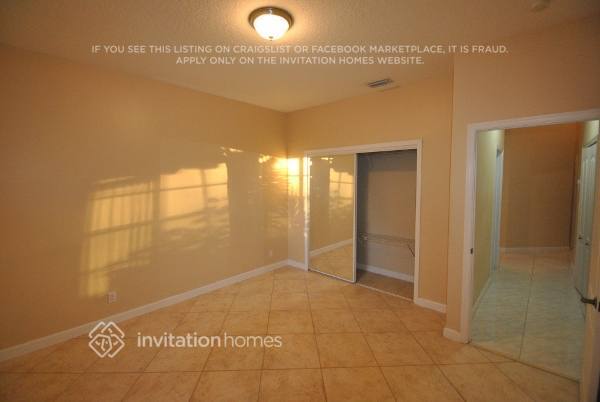 Building Photo - 4945 Pine Tree Dr