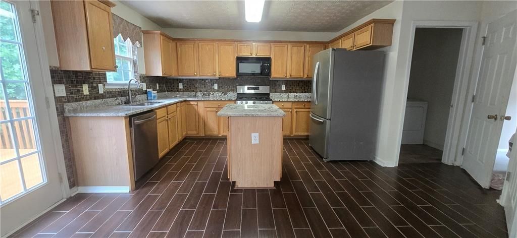 Building Photo - 3811 Roxfield Dr NE