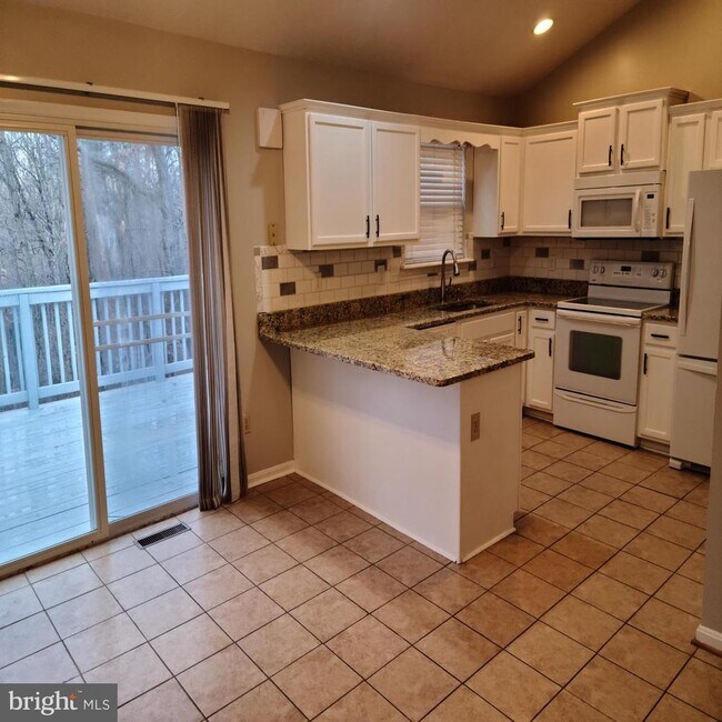 Building Photo - 135 Hill Valley Dr