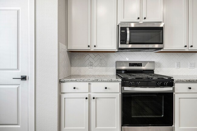 Building Photo - 15686 Honey Cv Dr