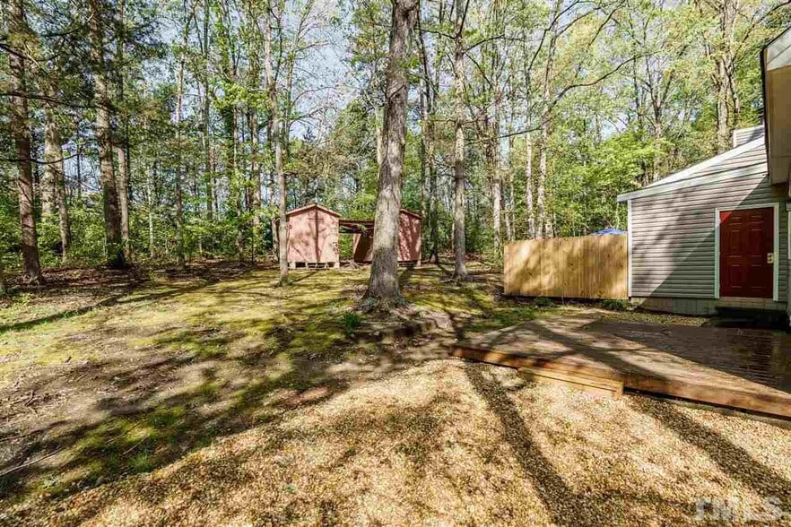 Private and large wooded lot! - 4702 Cornwall Plz