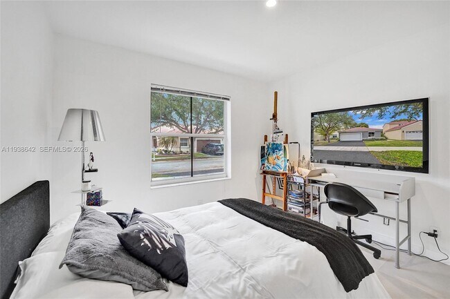 Building Photo - 648 Sand Creek Cir