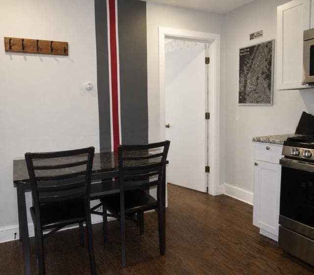 Building Photo - 9 W 51st St