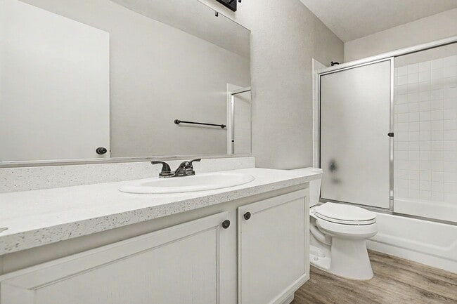 Building Photo - 2 Bedroom Condo just off Summerlin Pkwy w/ views of pool