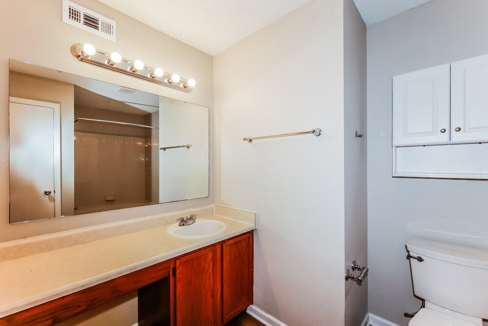 Building Photo - 10236 Hatherley Way
