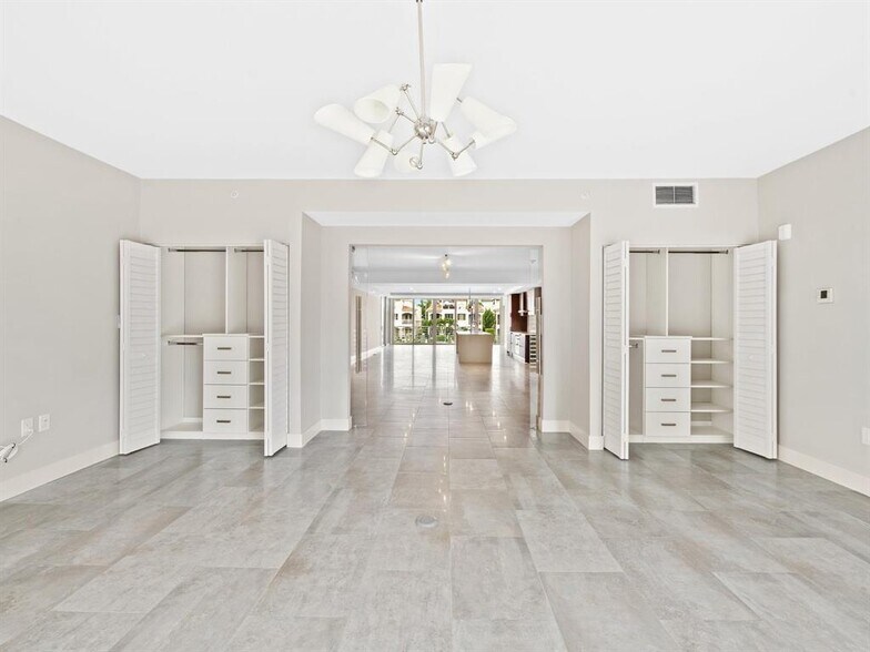 Building Photo - 133 Isle of Venice Dr