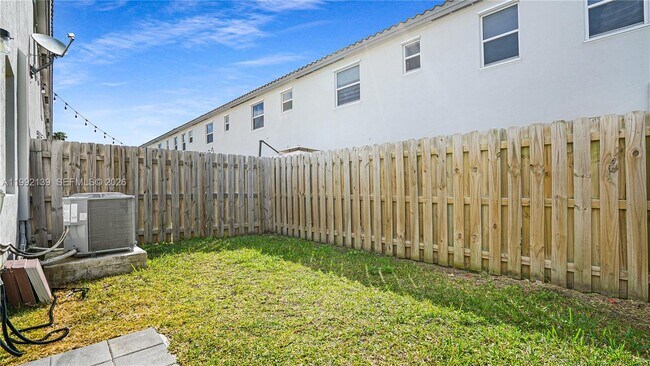 Building Photo - 2676 SE 12th Pl