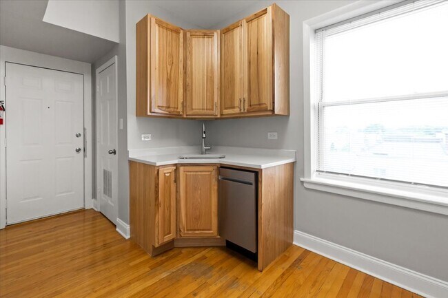 Building Photo - 1048 N Spaulding Ave
