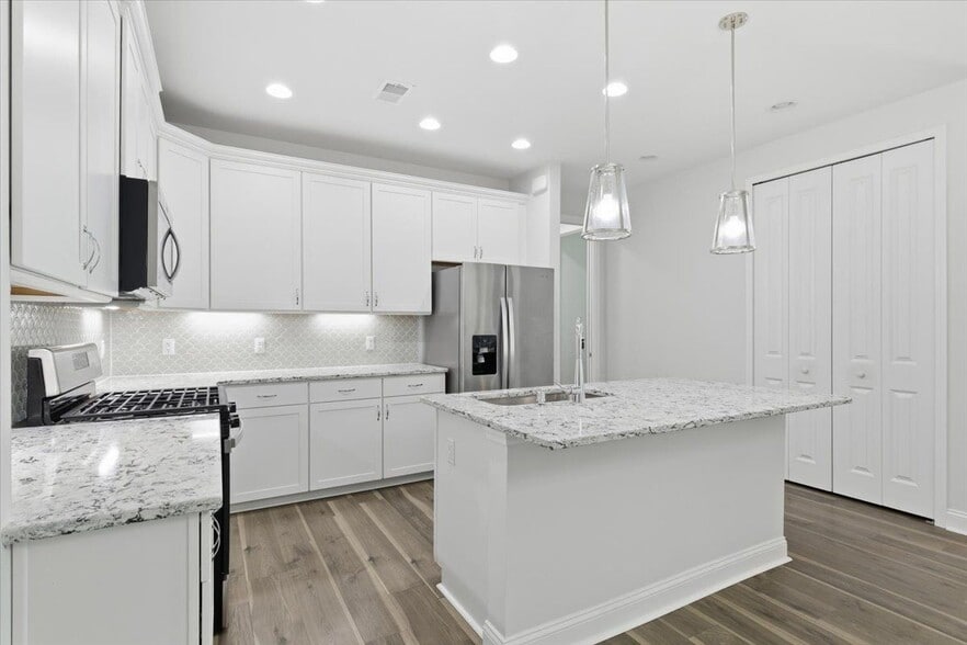 Building Photo - 155 Weekend Ave