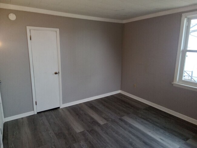 Building Photo - 127 Schoolhouse Rd