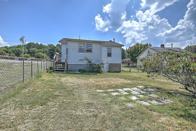 Building Photo - 109 Bettie St