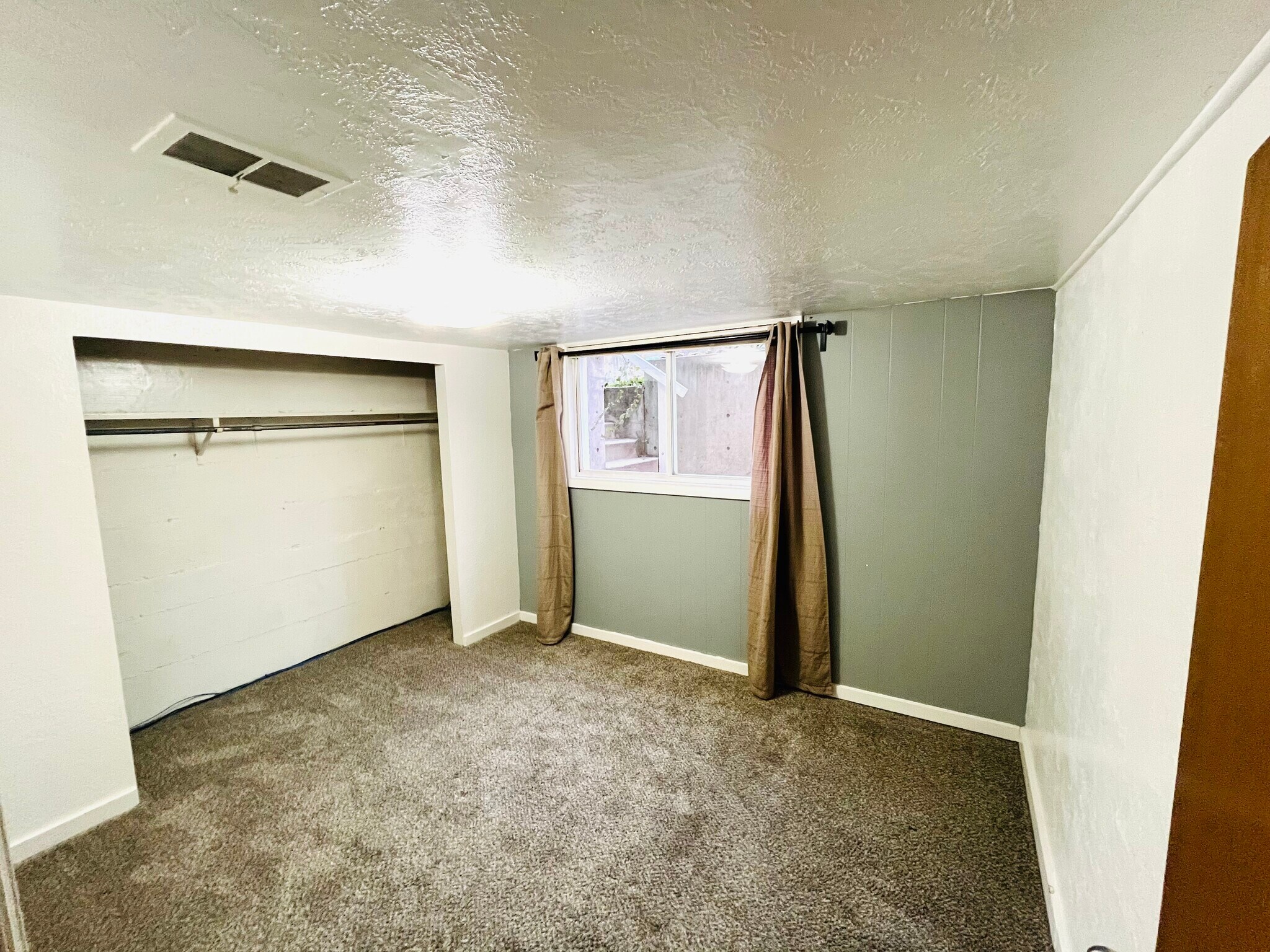 Building Photo - 170 E 1100 S