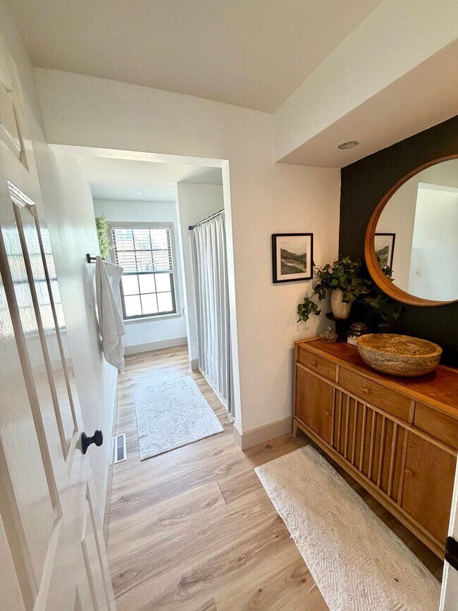 Building Photo - 60 Carriage House Dr