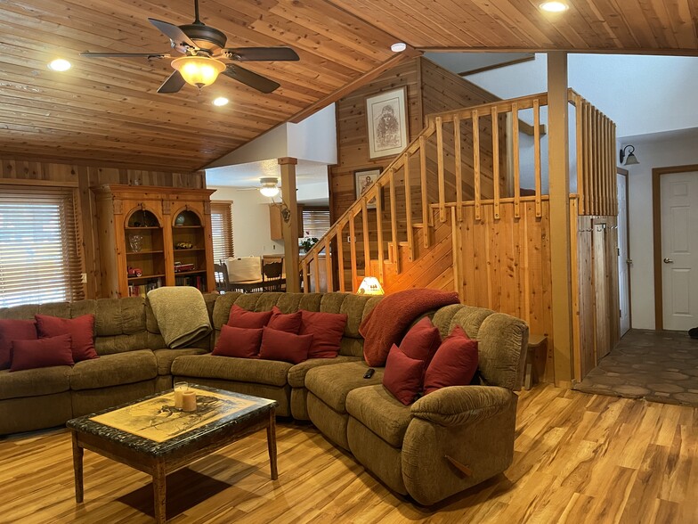 Building Photo - 42621 Falcon Ave