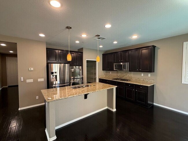 Building Photo - 27238 Avon Ln