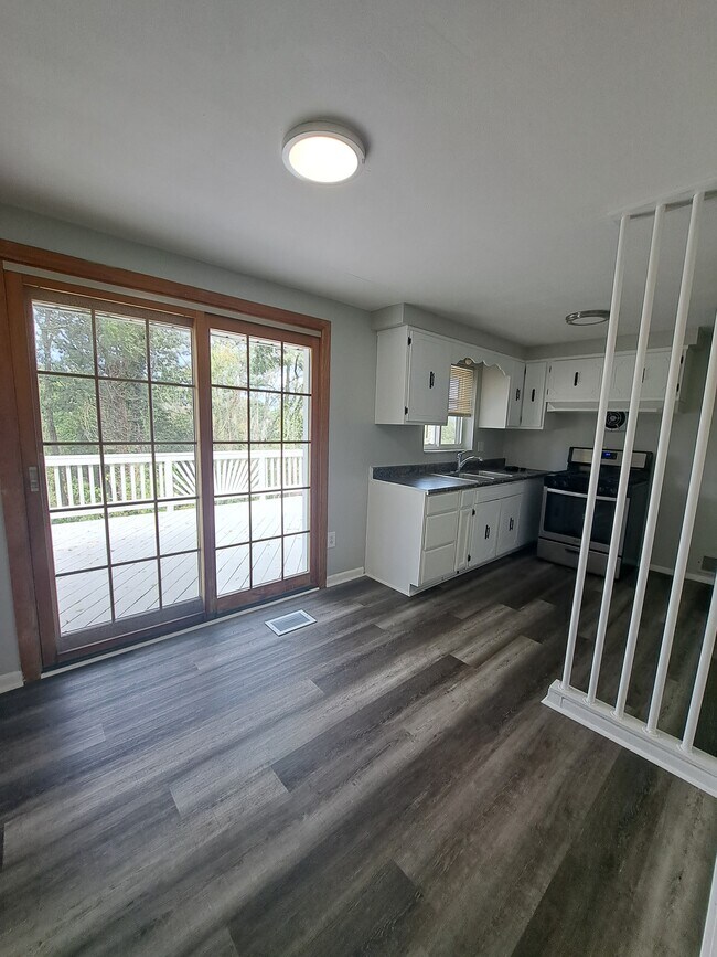 Building Photo - 517 Brinwood Ave