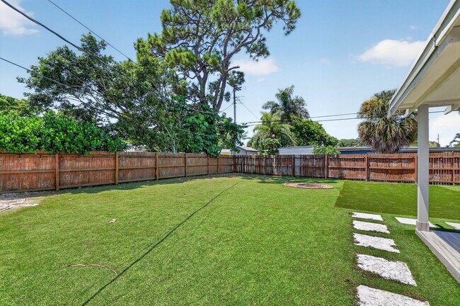 Building Photo - 907 Wright Dr