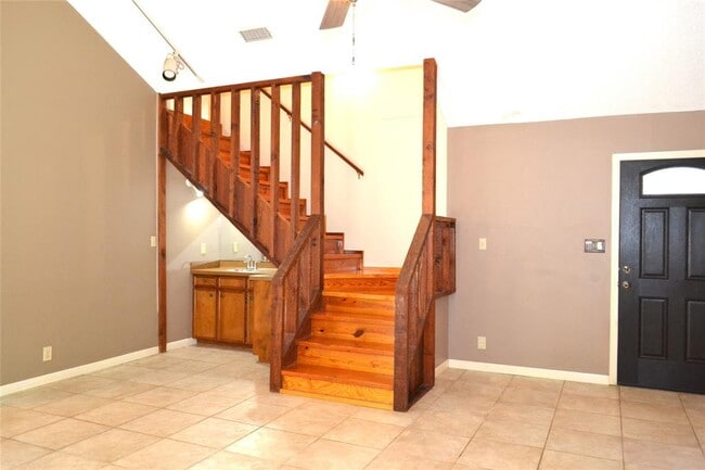 Building Photo - 8833 Tallwood Dr