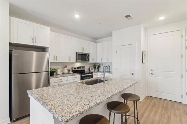 Building Photo - 550 Webb Gin House Rd