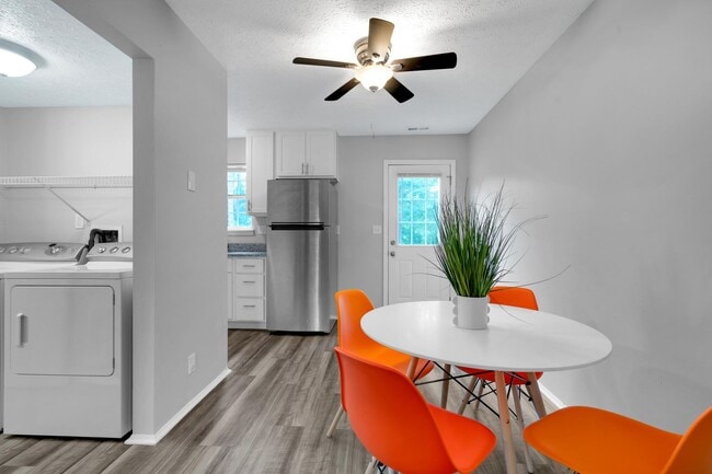 Building Photo - Two bedroom townhome, bath and half with washer and dryer connections