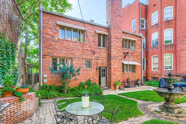 Building Photo - Capitol Hill Location, private roof top de...