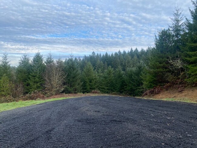 Building Photo - Private Country Living 3 Bedroom Home!
