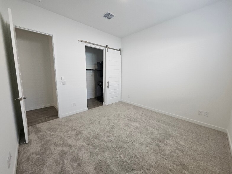 Building Photo - 17593 W Victory St