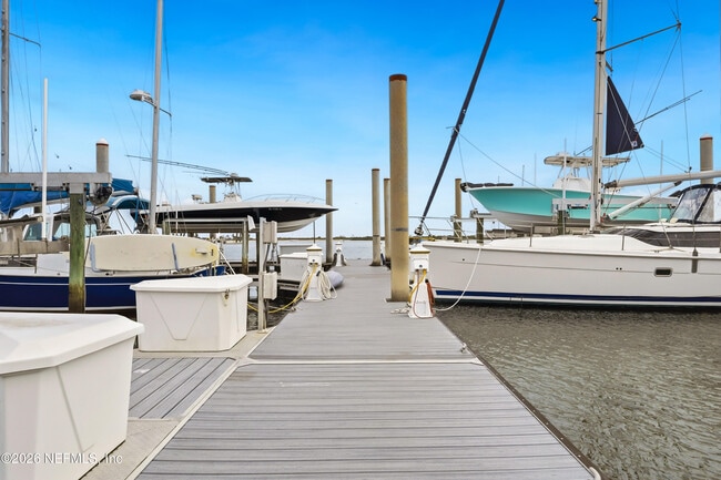 Building Photo - 75 Comares Ave