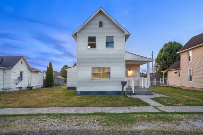 Building Photo - Beautiful Home with Large Two-Car Garage -...