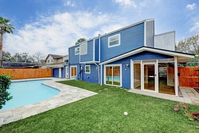 Building Photo - 3307 Chris Dr