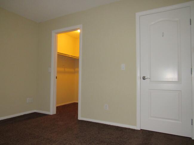 Building Photo - COZY 1 BEDROOM CONDO