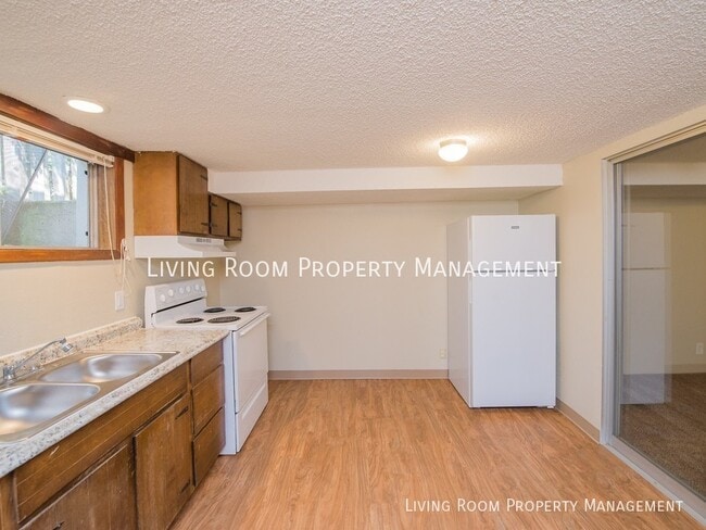 Building Photo - 8607 N Leonard St