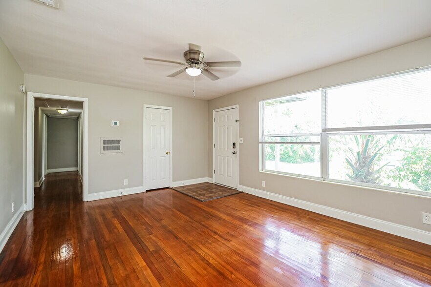Building Photo - 2615 Ligustrum Rd