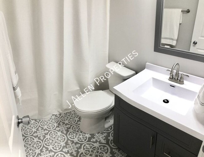 Building Photo - 1900 Parker Cir