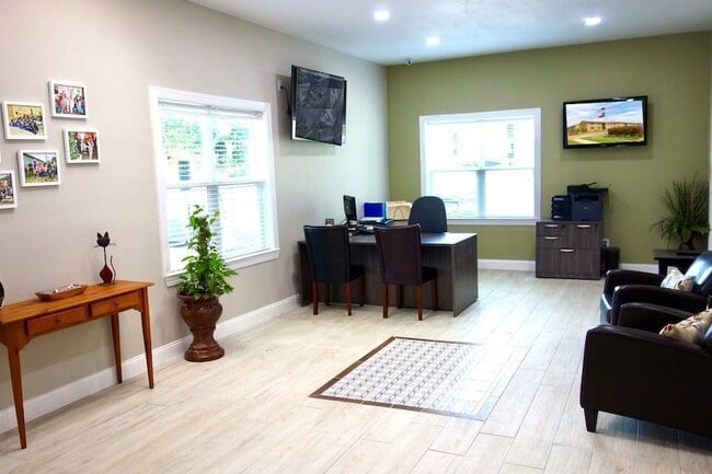 Building Photo - 1212 Glen Garden Dr