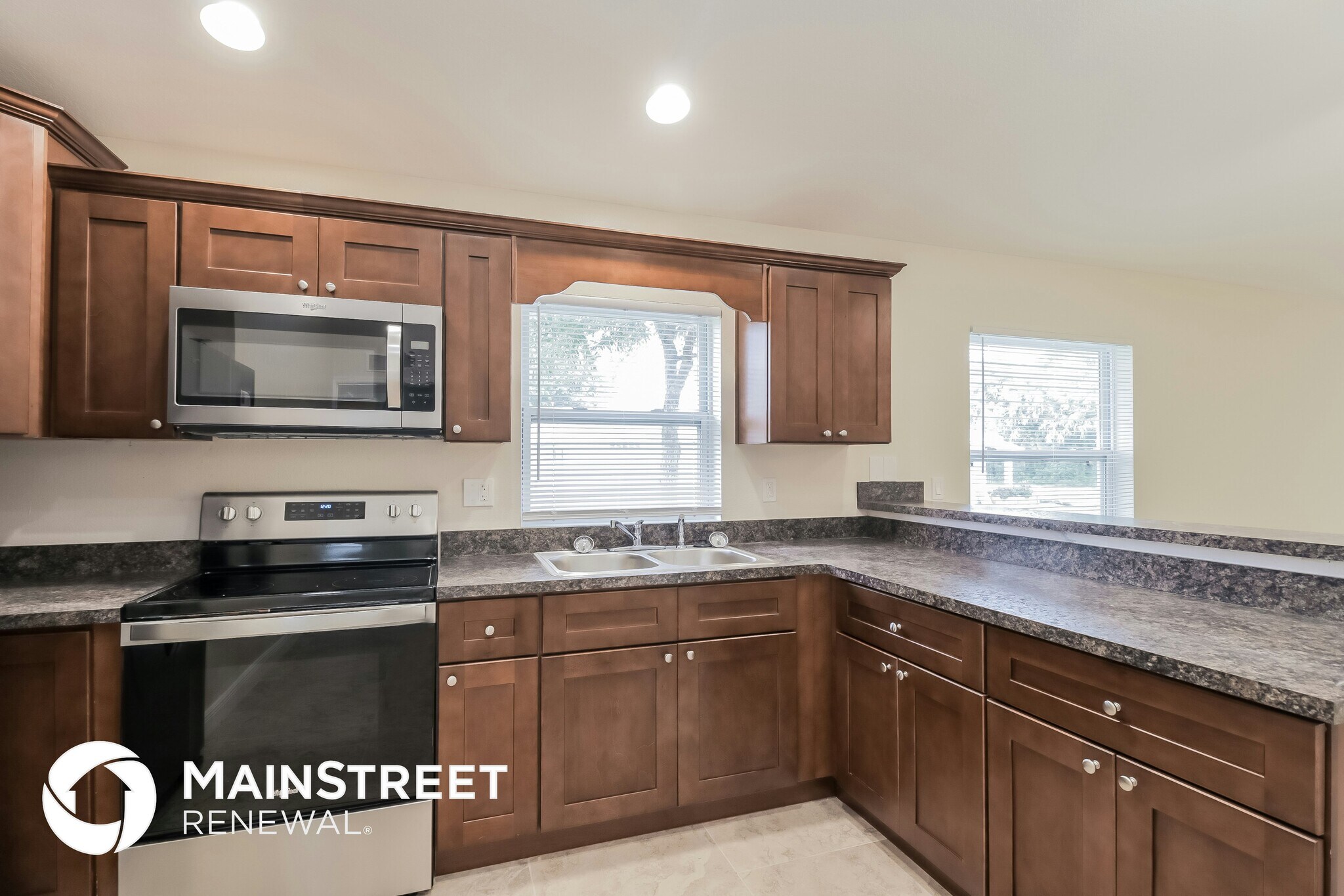 Building Photo - 312 Oak St