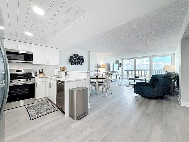 Building Photo - 400 Island Way