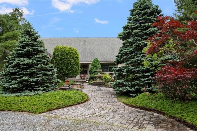 Building Photo - 633 Chestnut Hill Rd