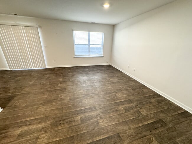 Building Photo - Charming 3-bedroom townhome ready to welcome a new family!