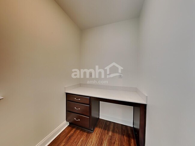 Building Photo - 308 West St