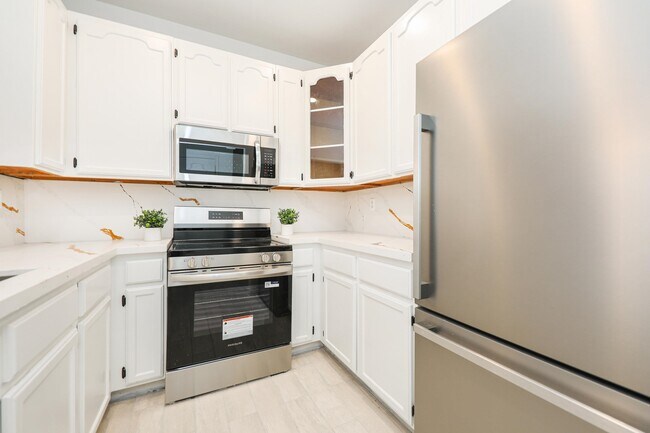 Building Photo - 1000 Ranchway Dr