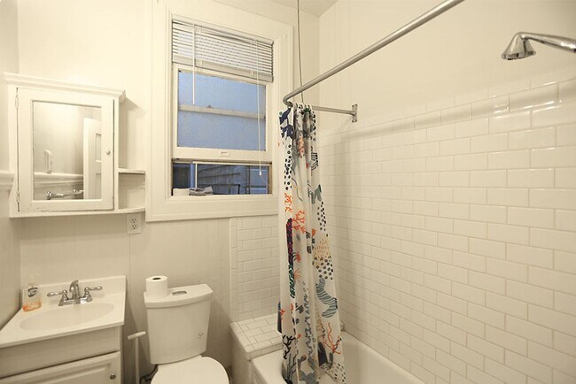 Building Photo - 413 Fair Oaks St