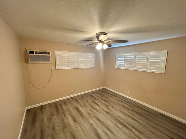 Building Photo - 3 Bedroom/1 Full Remodeled Bath Stockton Ca