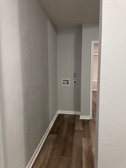 Building Photo - 2120 Linwood Blvd