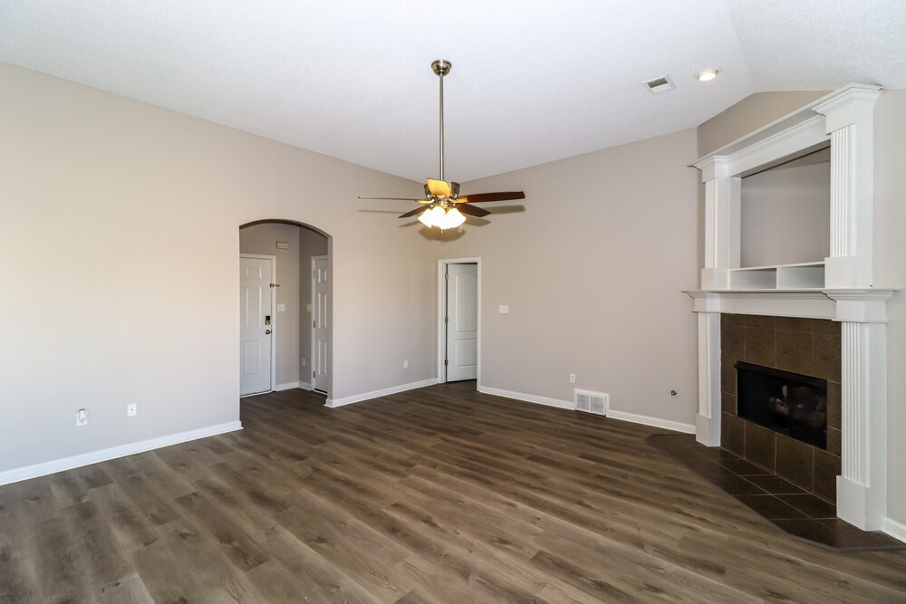 Building Photo - 300 Mossy Springs Dr
