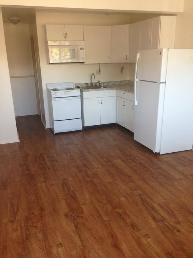 Building Photo - 715 Parker St