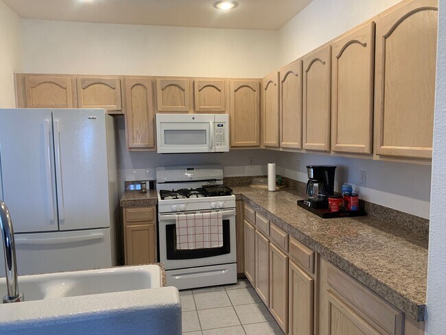 Building Photo - Lovely furnished Green Valley condo in Res...