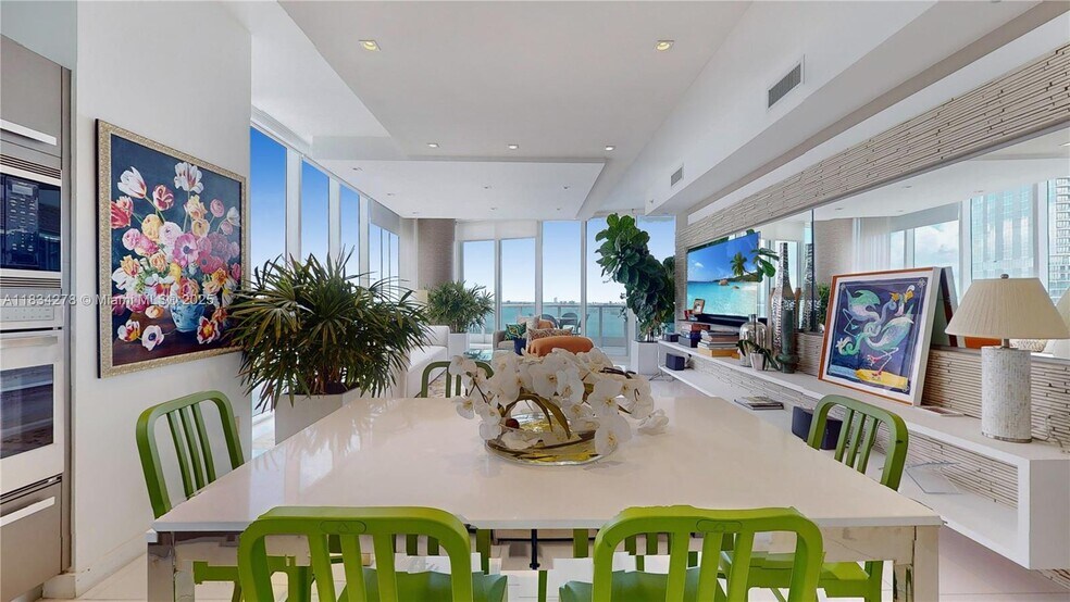 Building Photo - 2020 N Bayshore Dr