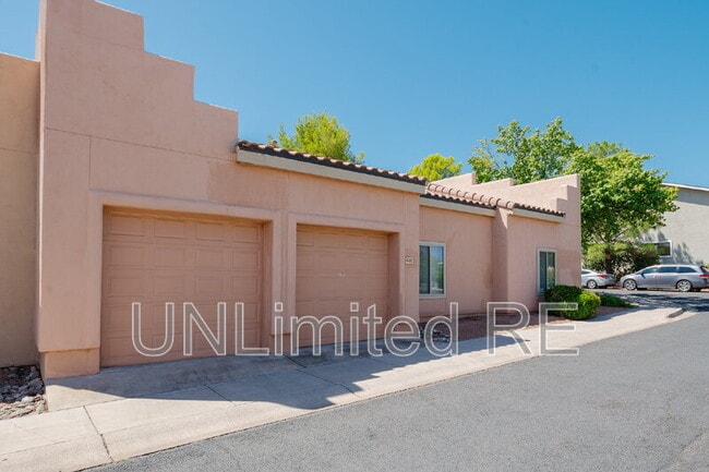 Building Photo - 1620 E Parada del Sol
