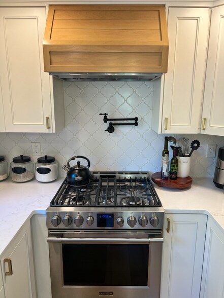 Building Photo - 6002 37th Ave SW